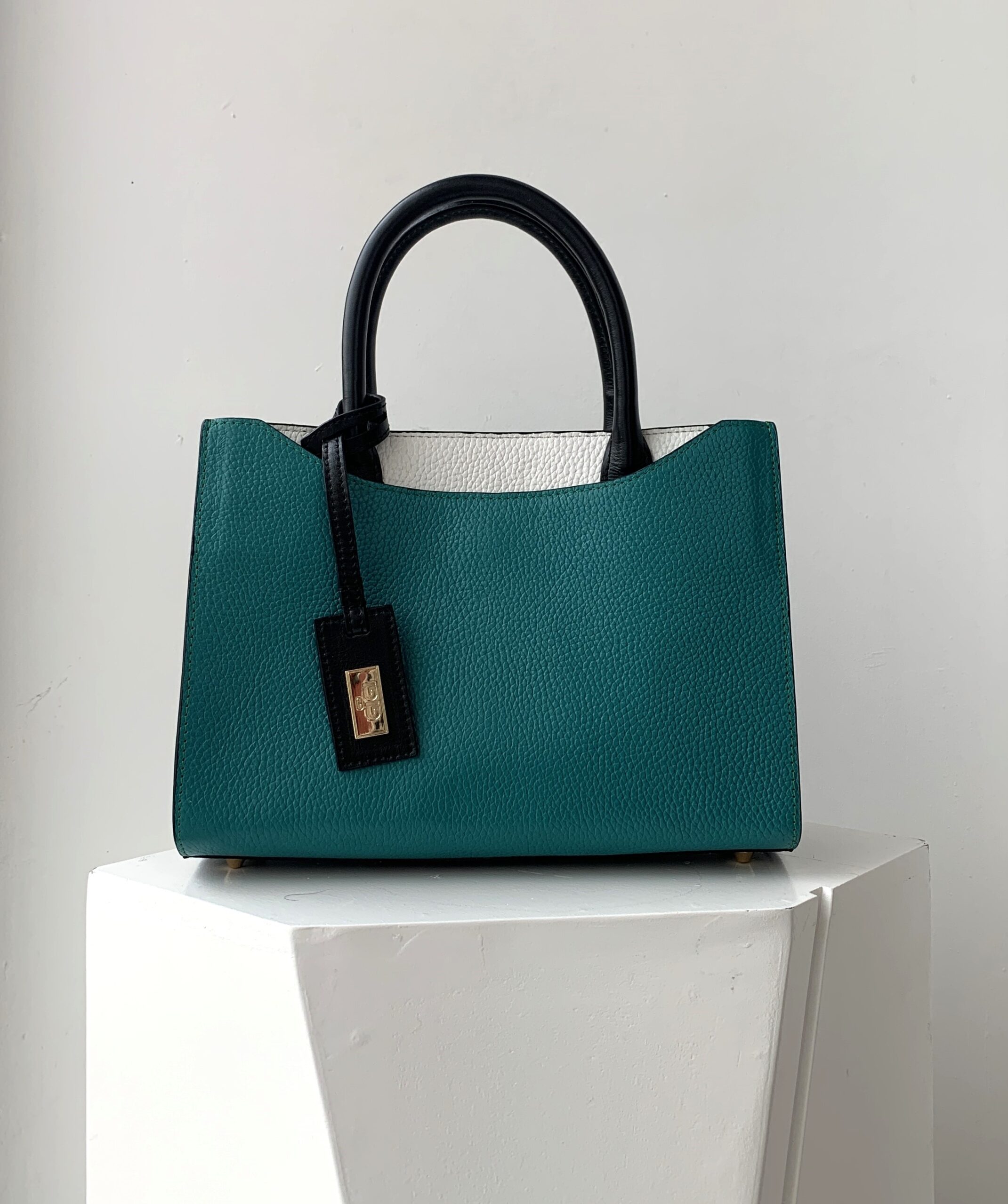 Square tote bag front
