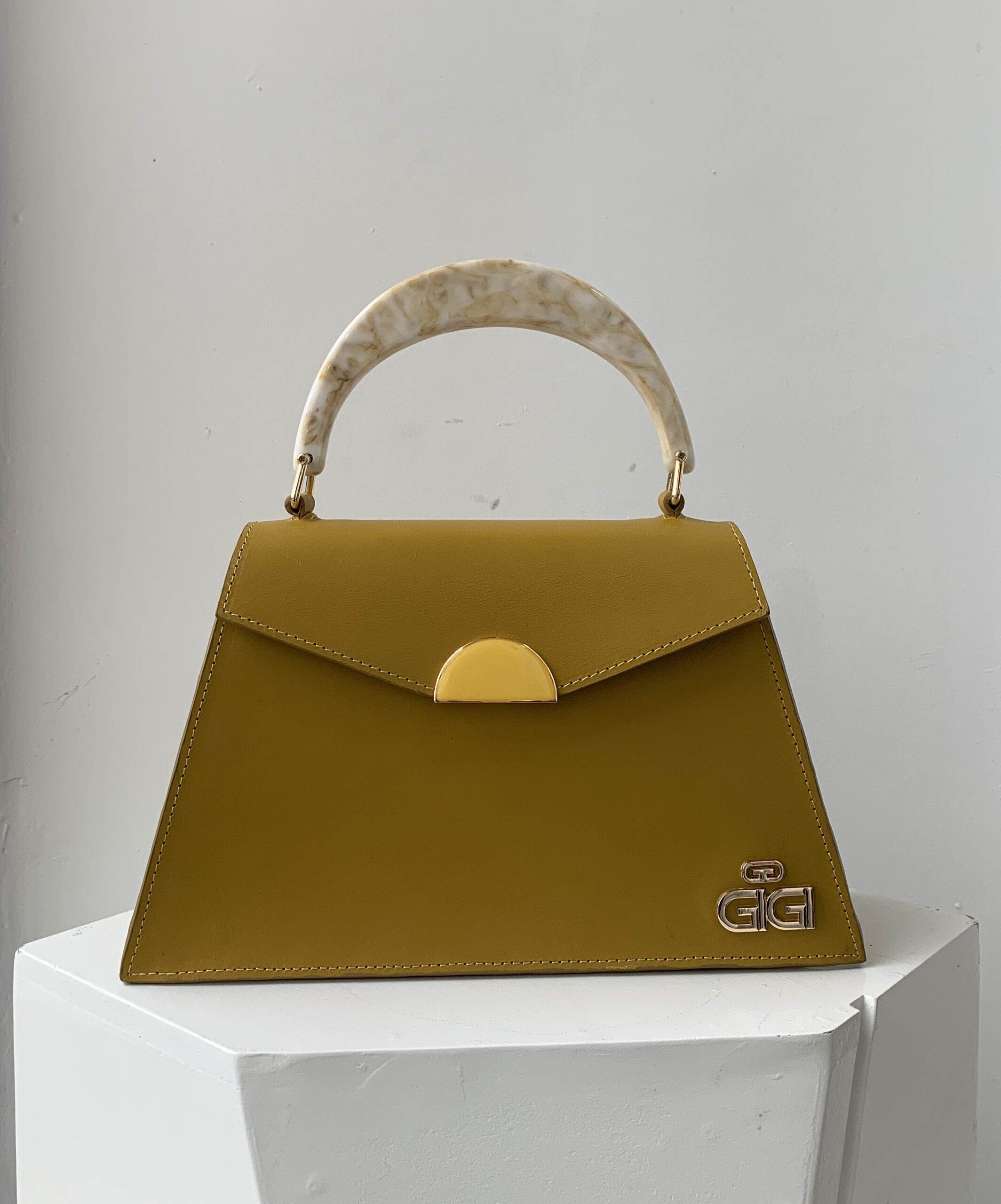 structured handbag front